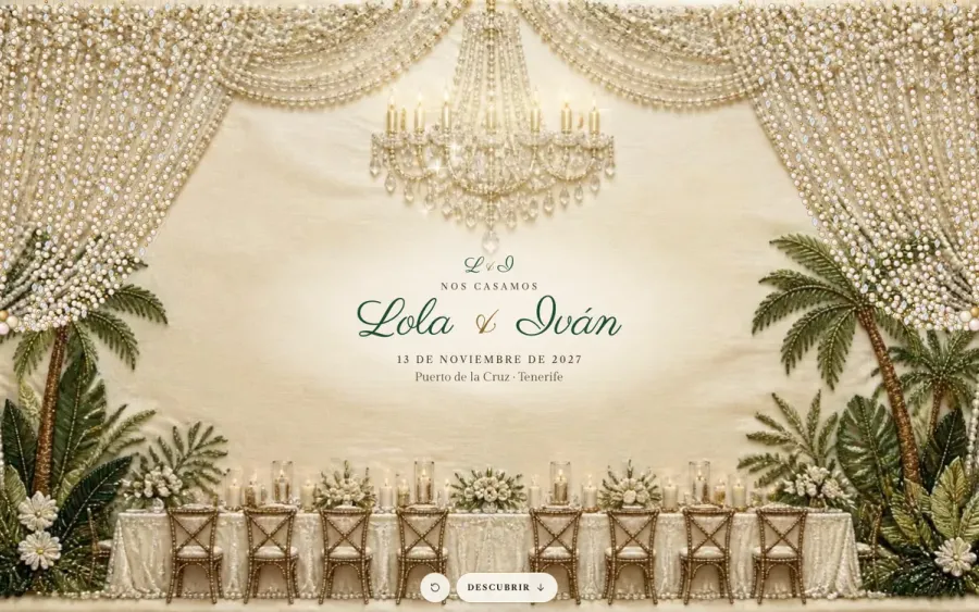 Invitación digital La Gala en un ordenador: cortinas de perlas, lámpara de cristal y los nombres de Lola e Iván sobre una mesa de banquete